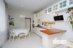 Дом 246м², 3-этажный, участок 5 сот.