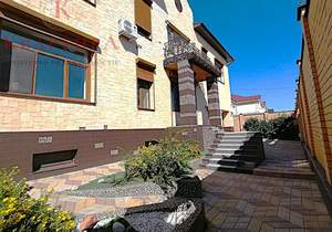 Дом 709м², 3-этажный, участок 10 сот.