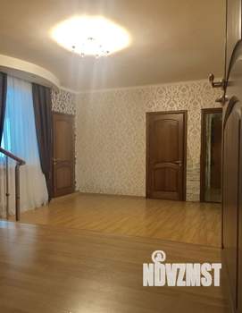 Коттедж 290м², 3-этажный, участок 5 сот.