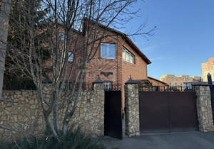 Дом 358м², 3-этажный, участок 9 сот.