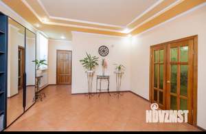 Дом 272м², 2-этажный, участок 10 сот.