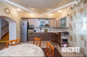 Дом 272м², 2-этажный, участок 10 сот.