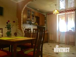 Коттедж 290м², 3-этажный, участок 5 сот.