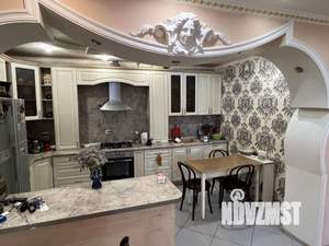 Дом 300м², 2-этажный, участок 3 сот.