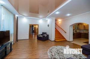 Дом 272м², 2-этажный, участок 10 сот.