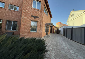 Дом 358м², 3-этажный, участок 9 сот.