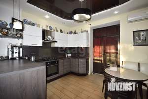 Дом 180м², 2-этажный, участок 5 сот.  