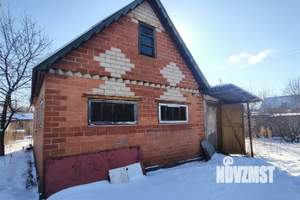 Дом 22м&sup2;, 2-этажный, участок 10 сот.  