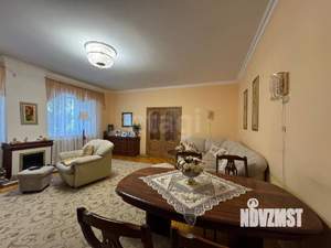 Дом 281м², 2-этажный, участок 8 сот.  