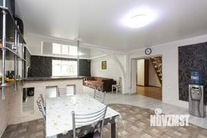 Дом 180м², 2-этажный, участок 8 сот.  