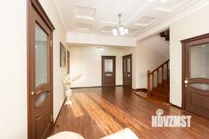 Дом 244м&sup2;, 2-этажный, участок 10 сот.  