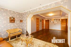 Дом 327м², 3-этажный, участок 9 сот.  