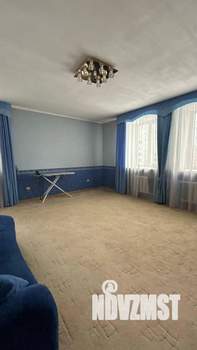 Дом 318м², 3-этажный, участок 4 сот.  