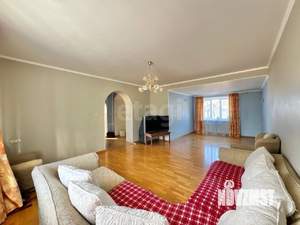 Дом 468м², 4-этажный, участок 10 сот.  