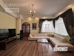 Дом 323м², 2-этажный, участок 10 сот.  