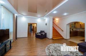 Дом 272м², 2-этажный, участок 10 сот.  