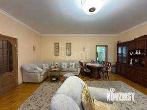 Дом 281м², 2-этажный, участок 8 сот.  