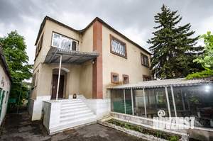 Дом 241м², 3-этажный, участок 10 сот.  