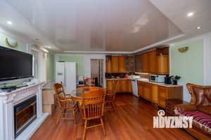 Дом 270м², 3-этажный, участок 6 сот.  