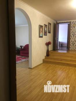 Коттедж 290м², 3-этажный, участок 5 сот.  