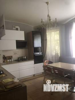 Дом 184м², 3-этажный, участок 2 сот.  