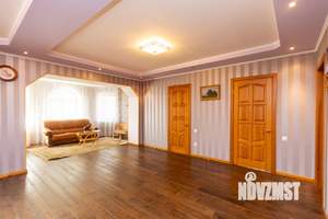 Дом 327м², 3-этажный, участок 9 сот.  