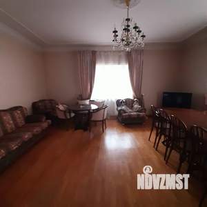 Дом 293м&sup2;, 2-этажный, участок 12 сот.  