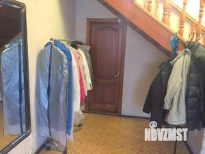 Дом 241м², 3-этажный, участок 10 сот.  