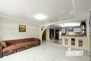 Дом 180м&sup2;, 2-этажный, участок 8 сот.  