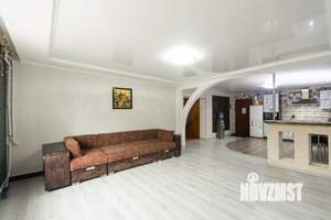 Дом 180м&sup2;, 2-этажный, участок 8 сот.  