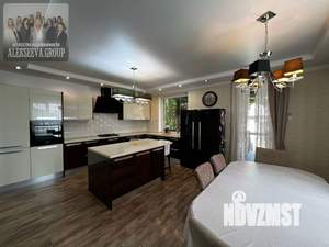 Дом 293м², 2-этажный, участок 8 сот.  