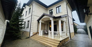 Дом 425м², 3-этажный, участок 9 сот.  