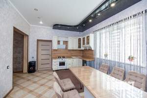 Дом 240м², 2-этажный, участок 10 сот.  