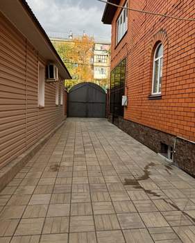 Дом 400м², 3-этажный, участок 4 сот.  