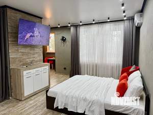 Студия квартира, посуточно, 36м2, 1/17 этаж