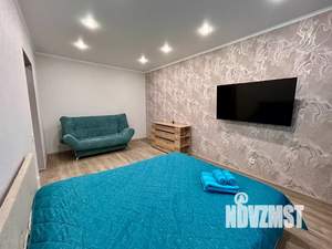 1-к квартира, посуточно, 38м2, 8/17 этаж