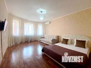 1-к квартира, посуточно, 40м2, 10/17 этаж