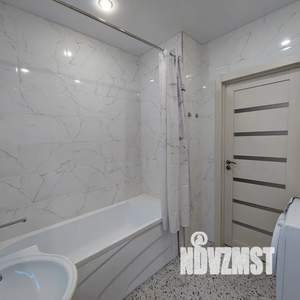 Студия квартира, посуточно, 36м2, 16/17 этаж