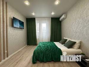 Студия квартира, посуточно, 28м2, 1/17 этаж