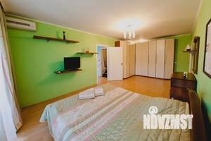 3-к квартира, посуточно, 105м2, 1/5 этаж