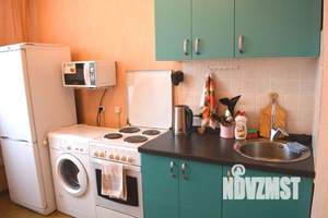 1-к квартира, посуточно, 43м2, 9/16 этаж