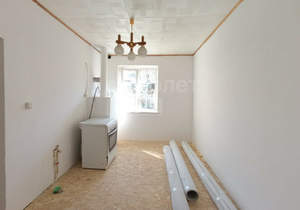 4-к квартира, вторичка, 85м2, 1/1 этаж