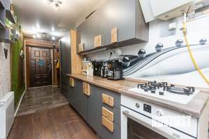 4-к квартира, вторичка, 74м2, 1/1 этаж