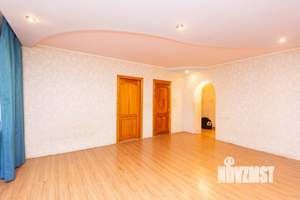 3-к квартира, вторичка, 70м2, 1/2 этаж