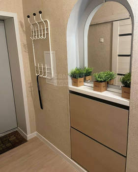 2-к квартира, вторичка, 43м2, 1/4 этаж
