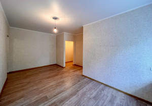 2-к квартира, вторичка, 43м2, 1/4 этаж