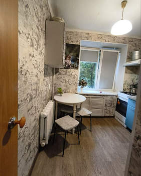 2-к квартира, вторичка, 42м2, 1/5 этаж