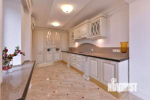 3-к квартира, вторичка, 180м2, 3/7 этаж