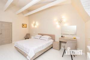 4-к квартира, вторичка, 142м2, 2/3 этаж