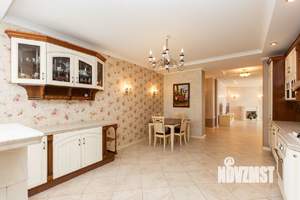 4-к квартира, вторичка, 180м2, 6/6 этаж